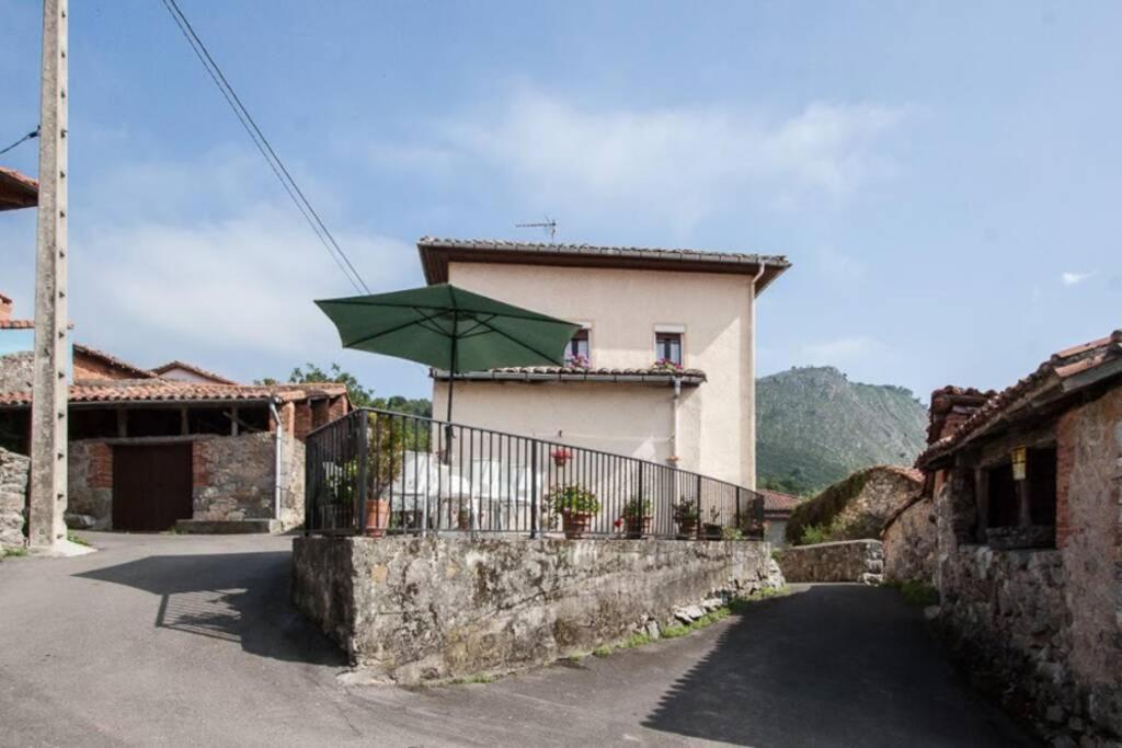 Casa Del Cuetu. Traditional Village House In Asturias Mere Εξωτερικό φωτογραφία